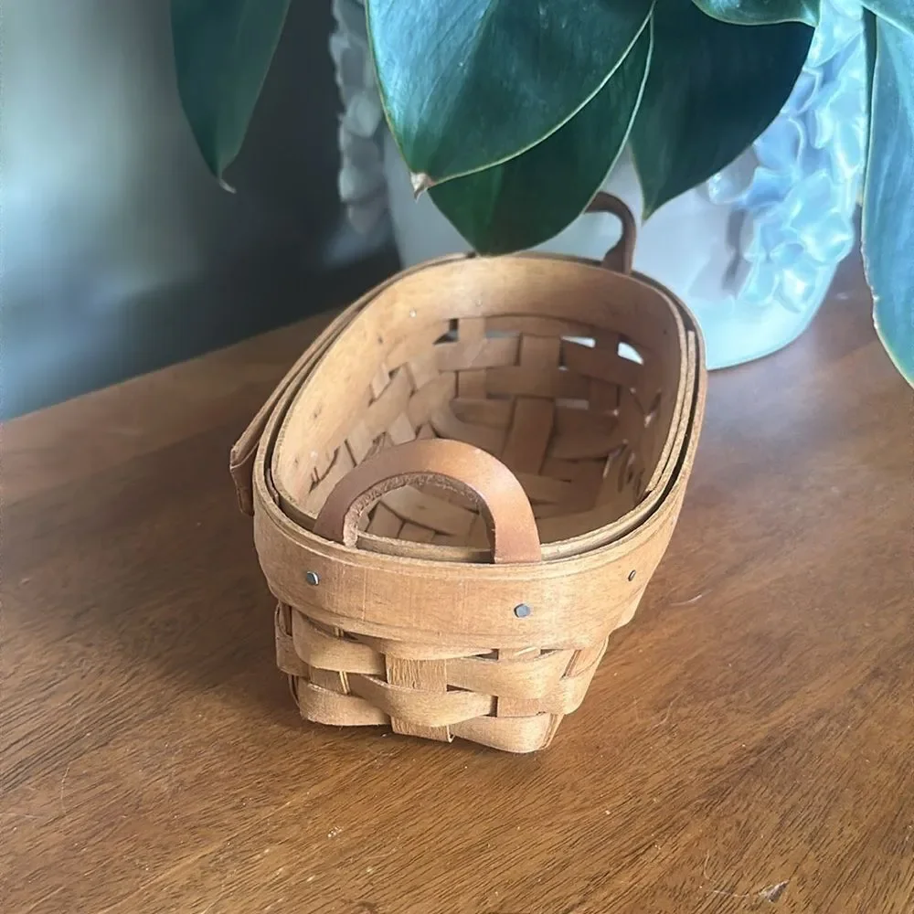 Longaberger 1993 Handcrafted Tan Woven Basket with Leather Handles!